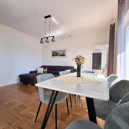 Fruk Apartman *