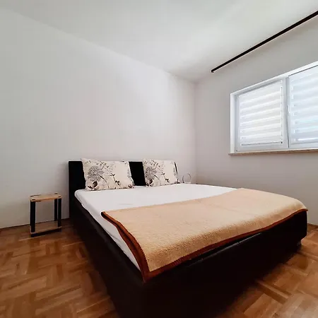Apartment Fruk *